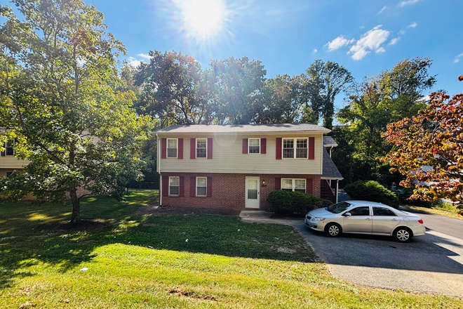  - 2 Bedroom, 1 Bath Duplex