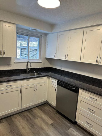 Kitchen - 252 West St. Amherst, MA Condo