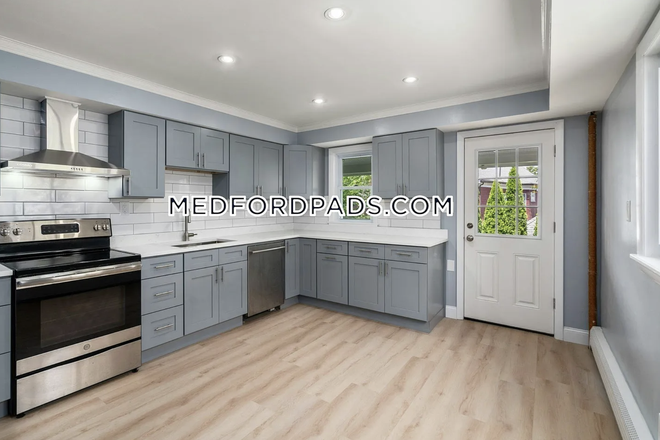 Kitchen - Private Room in Beautiful Home – 5 Minute Walk to Tufts