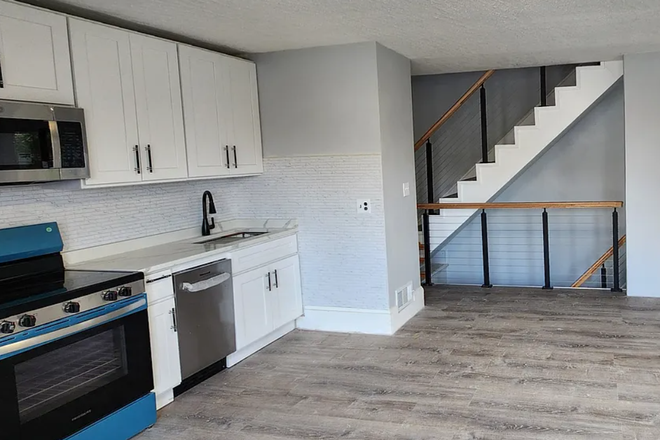 Kitchen view - 2Bed 1Bath Apt close to campus
