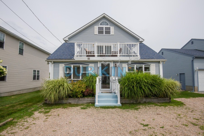 Exterior - Beachy 4 Bedroom House, Very Clean