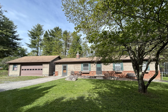 Front - Knoll Dr
