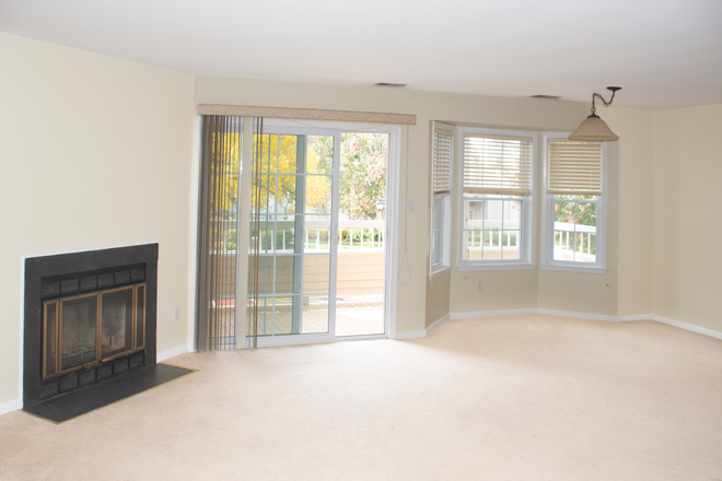 Living Room - 2BR - 2 BATH Condo-Delamere Dr - Canal Pointe