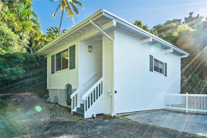 Cottage - Single Level, Patio, Private W&D, Window AC Units Apartments