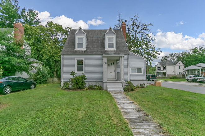Street view - 8501 Rhode Island Ave: 6 bedroom, 3 bath house in Berwyn. Walk to campus!