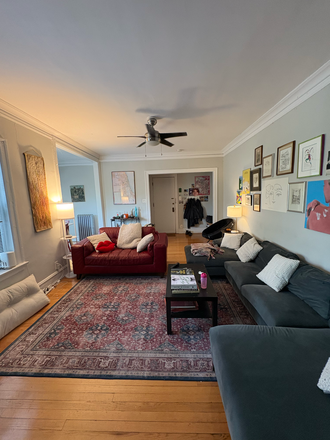 Common Area - Fall Quarter Sublet - 3 Bedrooms 1 Bath (2 Rooms Available)