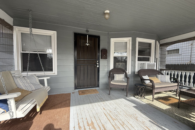 Front Porch - Fully Furnished 5-Bedroom House – Rented by room in Cincinnati, OH