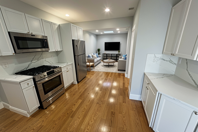 kitchen/living room (virtually staged) - LOCATION!! Renovated 2 Bed / 1 Bath w/ LAUNDRY IN UNIT! Avail. 9/1/26!!