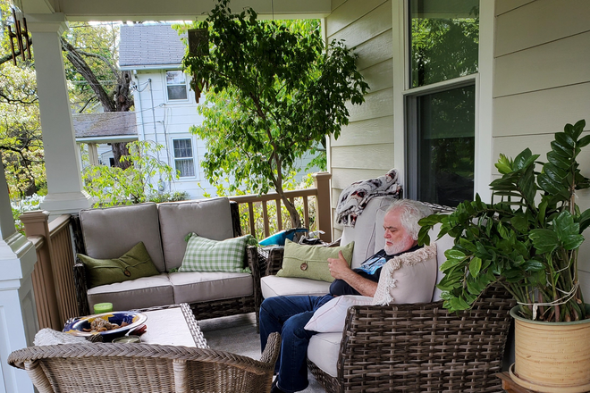 Front Porch - Furnished room for PU affiliate only-Euclid Ave-Kingston