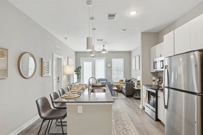 Kitchen - The Met Tampa Apartments