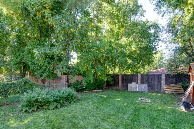 Photo - 2804 Marine Apartments