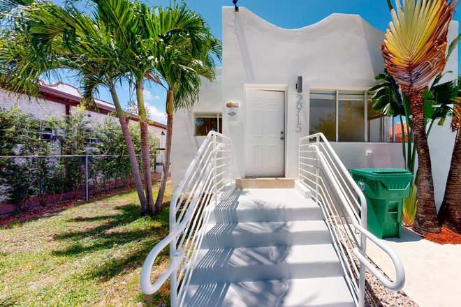 Front House - 4 Bedrooms Remodeled Beautiful Mediterranean House