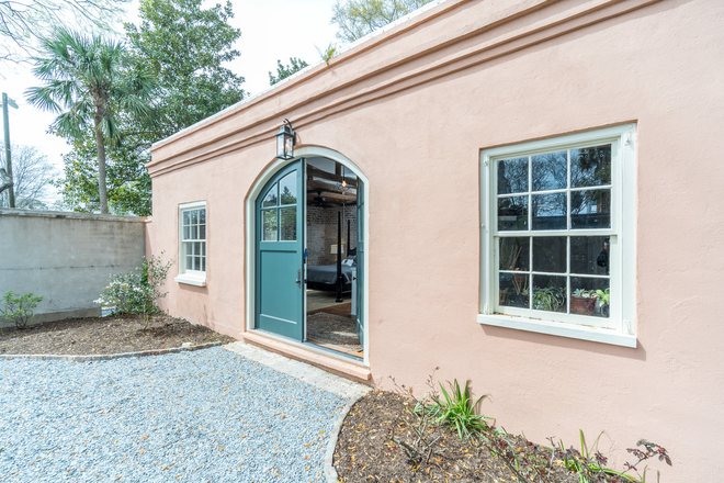 Entrance to Efficiency - Carriage House in downtown Charleston,  10 min walk to MUSC