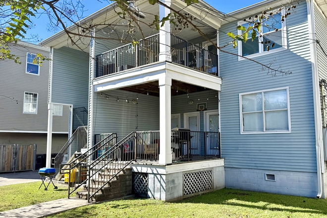 Outside Street View - 834 BROADWAY! – 4 Bedrooms | Just a Few Steps Away From Campus, Bars, & Frats! Apartments
