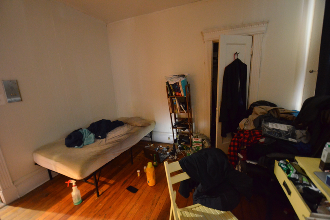 . - Studio on Burbank St Avail 9/1