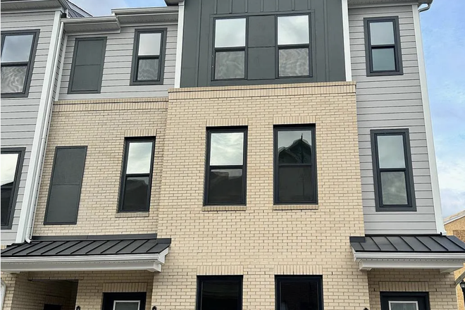 Exterior - Room in shared thome-Parker Blvd-West Windsor