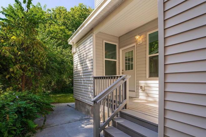 Side Porch - 1353 Lincoln Ave in Walnut Hills 4 BR/2.5 Bath Home (1 BEDROOM For Rent) *Completely Renovated!*