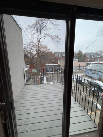 Deck - ANNEX APARTMENT (BATHURST & HARBORD)