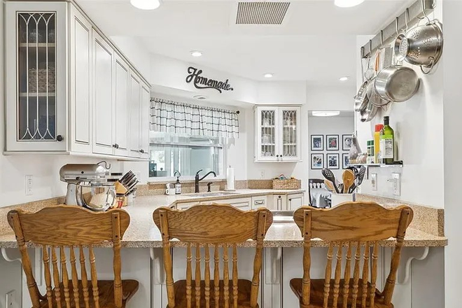 Kitchen - Room in a spacious 3 bed / 2 bath home located right next to USF