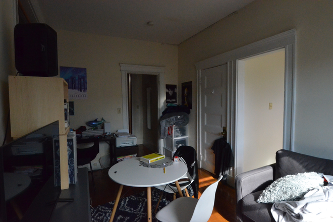 Studio - Essential Charming Well lit Studio on Westland Ave Avail 9/1/26 Apartments