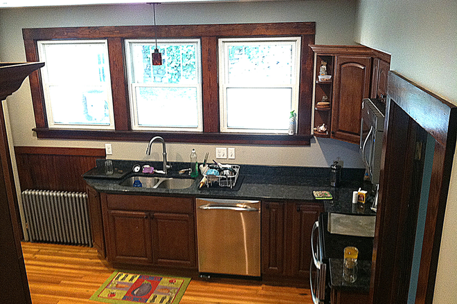 Kitchen2 - Beautiful 5-bedroom Victorian for students or faculty House