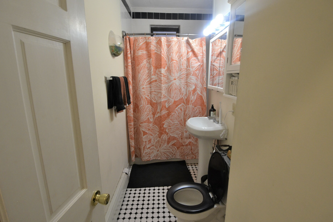 Bathroom - Room for rent - right next to campus