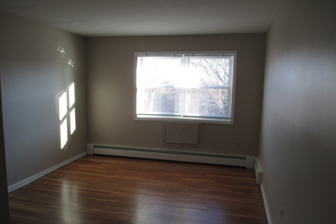 Large master bedroom - Hawkins Meadow Apartments