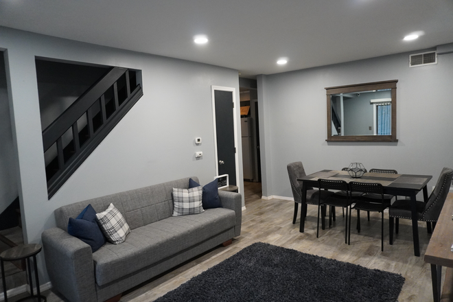 Living room - Premium Private Room Near Purdue