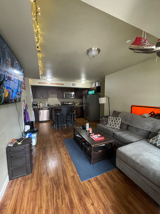 Main common room from front door - Oak House Apartments
