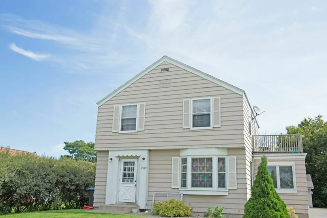 Outside street view - Subleasing 2 bedrooms in this 4 bedroom 2 bathroom house, females only.