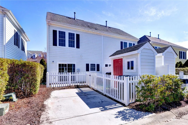 Parking Pad and Storage Shed (back) - Townhouse in NewTown