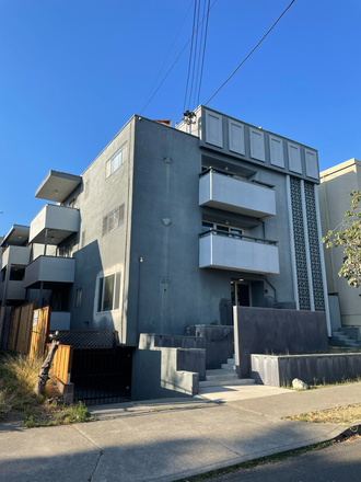 outside - Amazing 1 Bedroom in Charming 3 Bed/1 Bath - Trader Joes/Northside/BART