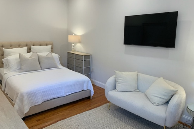 Living Area - Charming Private Studio in the Heart of Coral Gables House