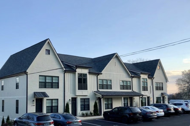 Exterior - 3 Bed/3.5 Bathroom Luxury Townhouse, walk to campus