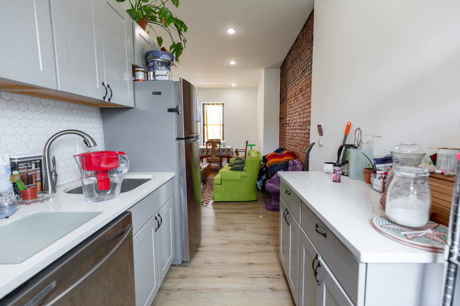 Kitchen - 3945 Lancaster Ave. Apartments