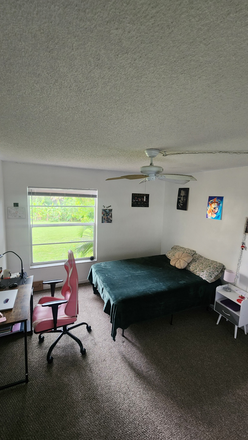 Bedroom. Bathroom is right outside. - (Girls only) Subleasing Room in Casa del Rio Condominium