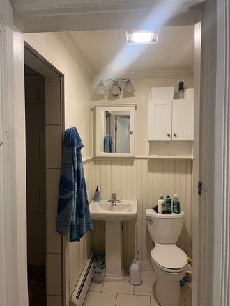 Bathroom - Lincoln Real Estate Apt 2N, Center of Amherst, Next to Antonio’s