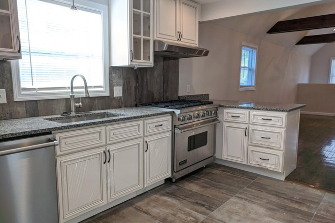 Kitchen - Lovely house in Fox Point