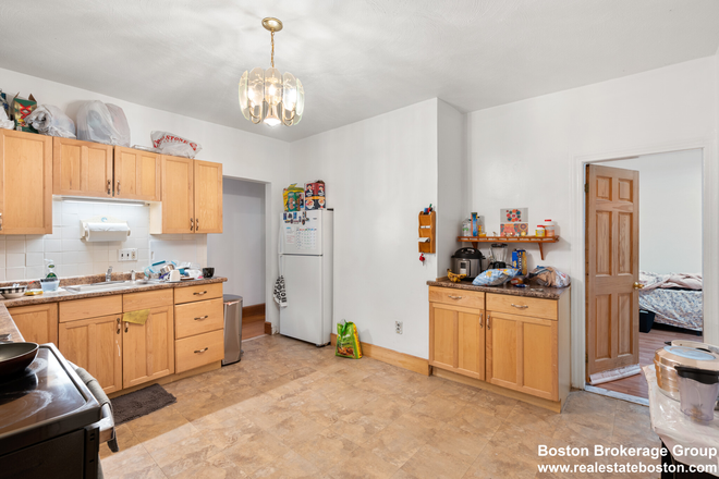 Kitchen - Sunny and bright 4 bed on Hillside! Apartments