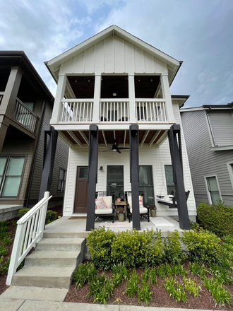 Outside View - Front of Home - 3 bed/3 bath home in walking distance to 12 South, grocery stores, restaurants, and more!
