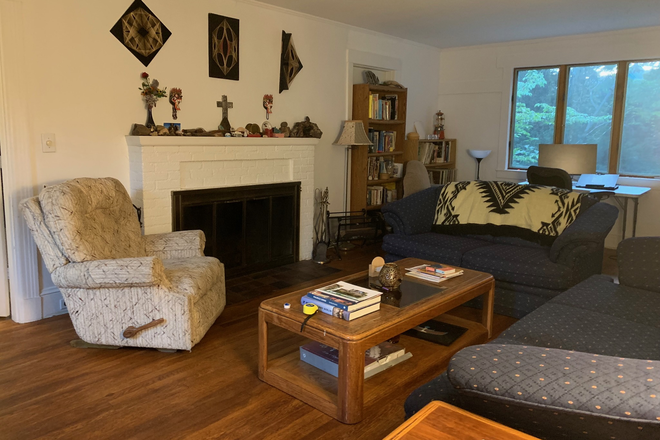 living room - Quiet, Safe, easy commute, All Utils Included, WiFi, Washer & Dryer, Dishwasher, Disposal House