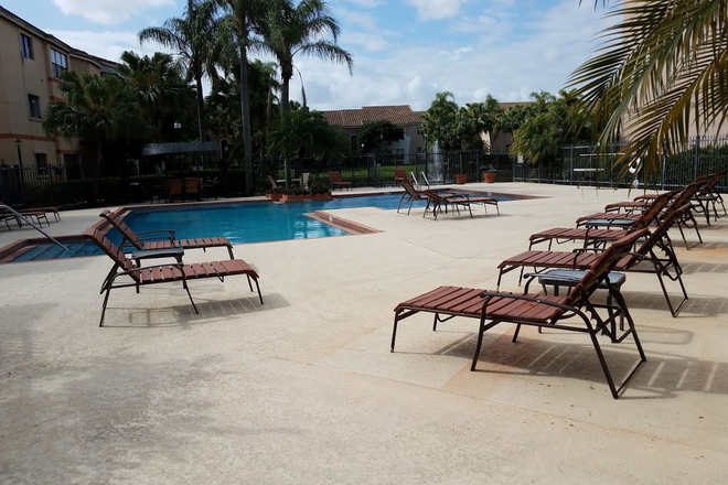 Pool - Sundance Apartment (2 BR/2 Bth), Across from Nova