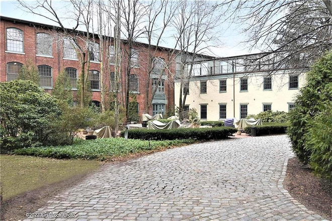 Building courtyard - Corliss Landing, 2 BR/3BA, mill conversion Condo