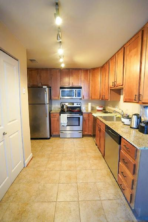 Kitchen - 5630 Pershing #20 Condo