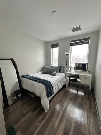 bedroom - SUMMER SUBLEASE AVAILABLE IN 2B2B 10 MIN WALK