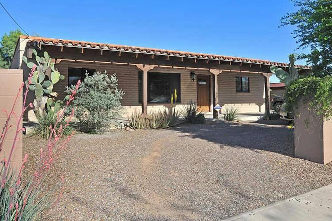 Outside View - (ONE ROOMMATE NEEDED) HOUSE WITH PRIVATE ENTRANCE AND BATHROOM