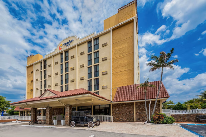 Front Exterior - Comfort Inn Oceanside