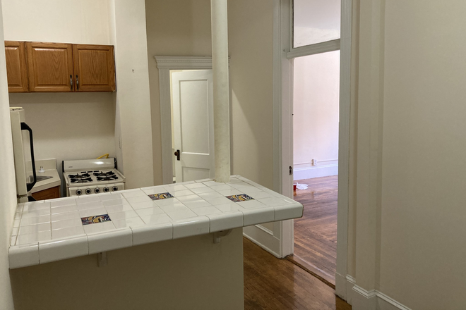 Livingroom - Great 2 separate rooms next to Campus renovated 9/1No Fee Apartments