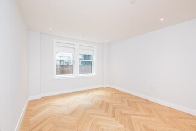 Hub Realty - Back Bay, beautiful studio with laundry in unit, next to Boston Common Apartments