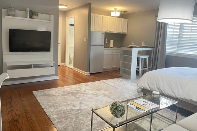 living spce - FULLY FURNISHED PRIVATE LARGE BEAUTIFUL STUDIO WALKING DISTANCE TO LAW CAMPUS